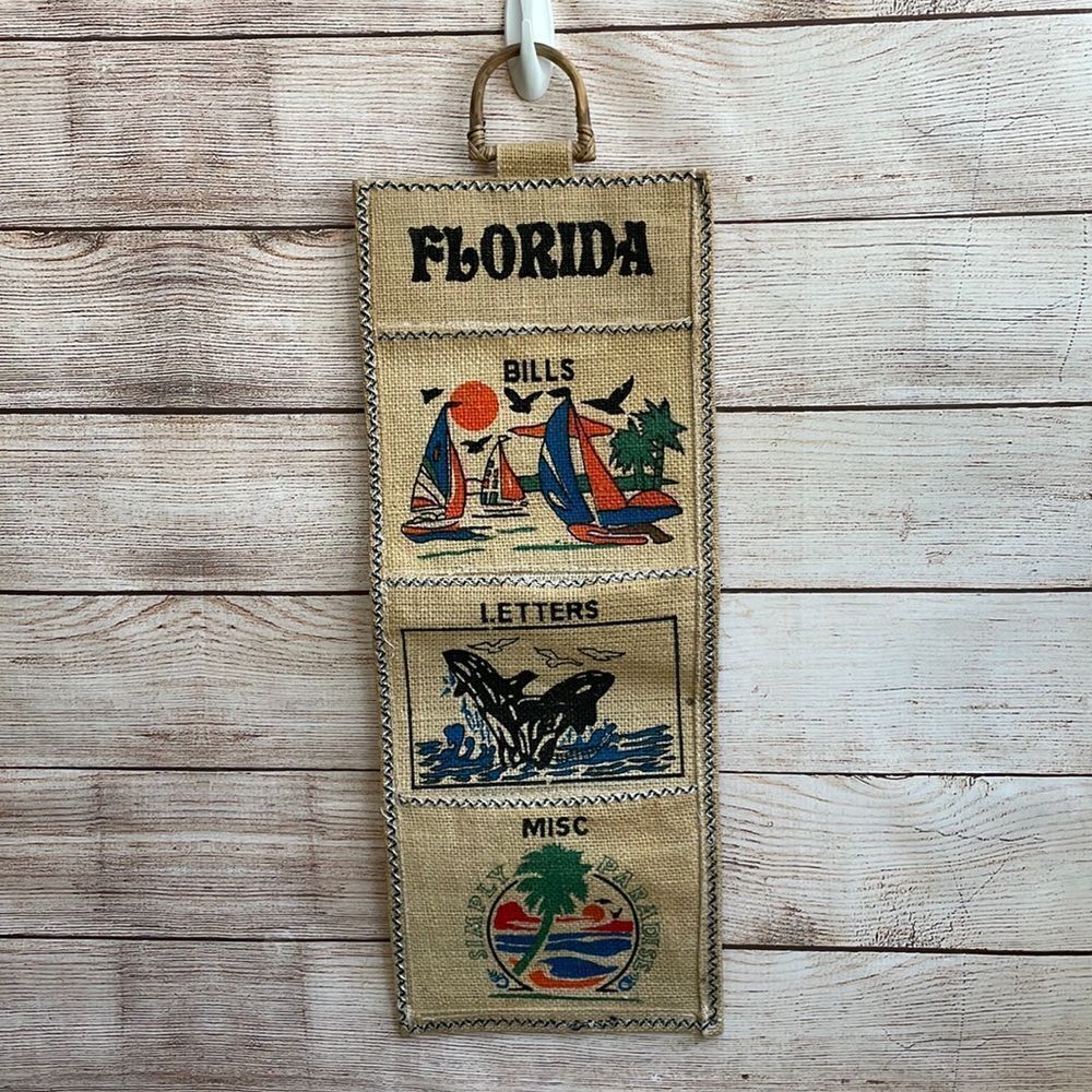 VINTAGE FLORIDA SOUVENIR MAIL HOLDER IN BURLAP‎